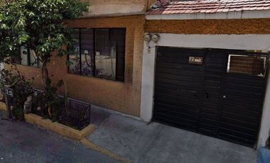 (IA) Casa en C. Ovaciones, Prensa Nacional