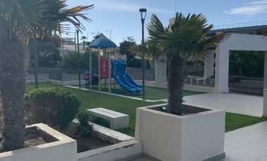 Arrendamos depto amoblado con vista frontal al mar.