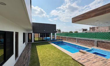 CASA EN VENTA EN FRACCIONAMIENTO LOMAS DE COCOYOC MORELOS