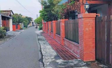 Rumah Semi Etnik Dekat Ke Pasar Nusukan Solo Kota