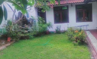 Rumah Semi Etnik Dekat Ke Pasar Nusukan Solo Kota