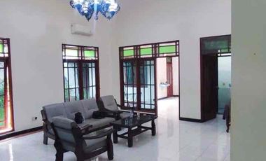 Rumah Semi Etnik Dekat Ke Pasar Nusukan Solo Kota