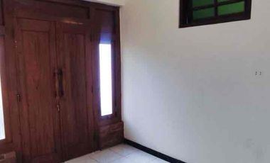 Rumah Semi Etnik Dekat Ke Pasar Nusukan Solo Kota