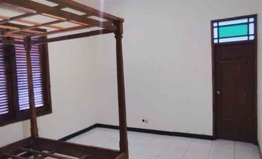 Rumah Semi Etnik Dekat Ke Pasar Nusukan Solo Kota