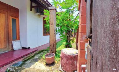 Rumah Semi Etnik Dekat Ke Pasar Nusukan Solo Kota