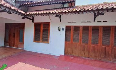 Rumah Semi Etnik Dekat Ke Pasar Nusukan Solo Kota