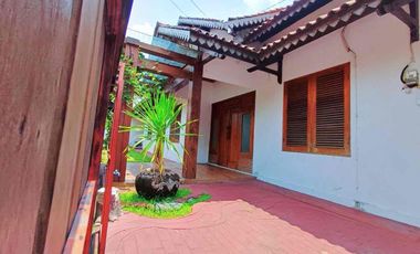 Rumah Semi Etnik Dekat Ke Pasar Nusukan Solo Kota