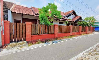 Rumah Semi Etnik Dekat Ke Pasar Nusukan Solo Kota
