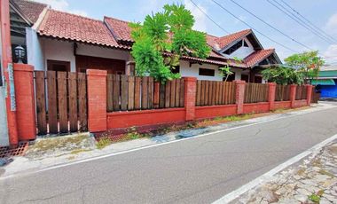 Rumah Semi Etnik Dekat Ke Pasar Nusukan Solo Kota