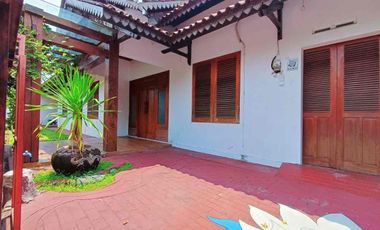 Rumah Semi Etnik Dekat Ke Pasar Nusukan Solo Kota