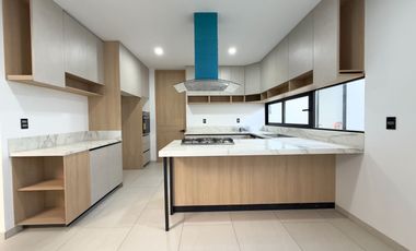 Casa en venta Pachuca, a 5 min de Explanada. 3 habitaciones equipadas y cuarto de servicio. Cartuja