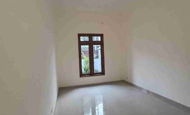 Rumah Mewah 1 Lantai di Sumber Banjarsari Solo – SHM, Garasi 2 Mobil, Lingkungan Aman & Nyaman