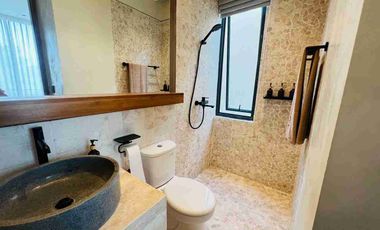 Di jual vila dalam  komplek SHM 2 lantai strategis dekat pantai di Jimbaran