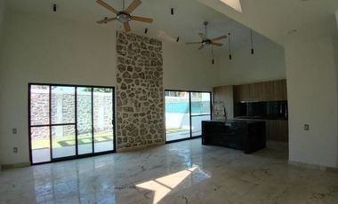 CASA EN VENTA EN FRACCIONAMIENTO LOMAS DE COCOYOC MORELOS