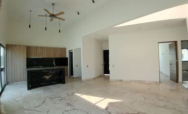 CASA EN VENTA EN FRACCIONAMIENTO LOMAS DE COCOYOC MORELOS
