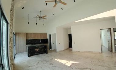 CASA EN VENTA EN FRACCIONAMIENTO LOMAS DE COCOYOC MORELOS