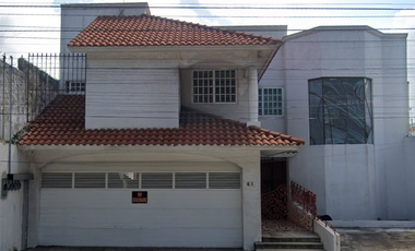 CASA DE 2 NIVELES CON ALBERCA A 5 MINUTOS DE LA PLAYA Y DE EL HOSPITAL REGIONAL DE ALTA ESPECIALIDAD