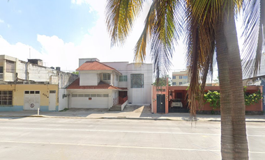 CASA DE 2 NIVELES CON ALBERCA A 5 MINUTOS DE LA PLAYA Y DE EL HOSPITAL REGIONAL DE ALTA ESPECIALIDAD