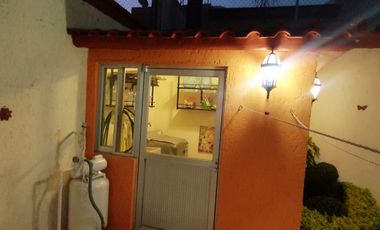 CASA EN VENTA UBICACION PRIVILEGIADA POR SUS CONEXIONES A TODA LA CIUDAD 7 MIN AL CENTRO 15 AL NORTE 15 AL SUR SOBRE SEGUNDO ANIILO