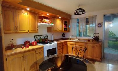 CASA EN VENTA UBICACION PRIVILEGIADA POR SUS CONEXIONES A TODA LA CIUDAD 7 MIN AL CENTRO 15 AL NORTE 15 AL SUR SOBRE SEGUNDO ANIILO