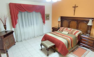 CASA EN VENTA UBICACION PRIVILEGIADA POR SUS CONEXIONES A TODA LA CIUDAD 7 MIN AL CENTRO 15 AL NORTE 15 AL SUR SOBRE SEGUNDO ANIILO