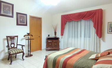 CASA EN VENTA UBICACION PRIVILEGIADA POR SUS CONEXIONES A TODA LA CIUDAD 7 MIN AL CENTRO 15 AL NORTE 15 AL SUR SOBRE SEGUNDO ANIILO