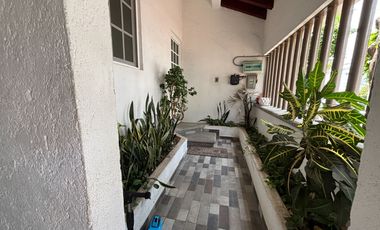 CASA EN FRACCIONAMIENTO VILLAS DEL LAGO CERCA DE PLAZA AVERANDA EN CUERNAVACA.