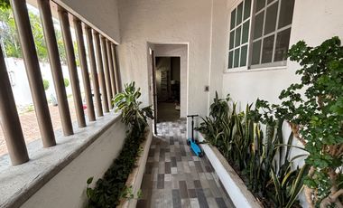 CASA EN FRACCIONAMIENTO VILLAS DEL LAGO CERCA DE PLAZA AVERANDA EN CUERNAVACA.