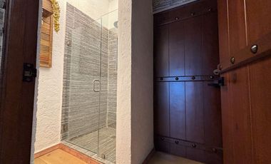 CASA EN FRACCIONAMIENTO VILLAS DEL LAGO CERCA DE PLAZA AVERANDA EN CUERNAVACA.