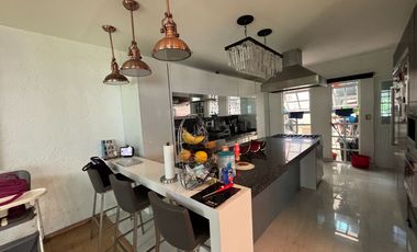 CASA EN FRACCIONAMIENTO VILLAS DEL LAGO CERCA DE PLAZA AVERANDA EN CUERNAVACA.