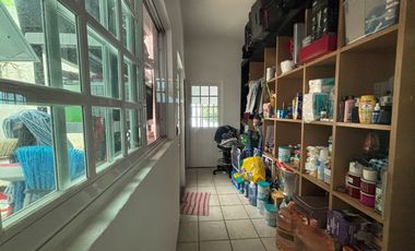 CASA EN FRACCIONAMIENTO VILLAS DEL LAGO CERCA DE PLAZA AVERANDA EN CUERNAVACA.