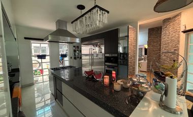 CASA EN FRACCIONAMIENTO VILLAS DEL LAGO CERCA DE PLAZA AVERANDA EN CUERNAVACA.