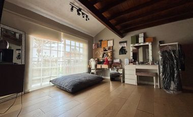 CASA EN FRACCIONAMIENTO VILLAS DEL LAGO CERCA DE PLAZA AVERANDA EN CUERNAVACA.