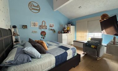 CASA EN FRACCIONAMIENTO VILLAS DEL LAGO CERCA DE PLAZA AVERANDA EN CUERNAVACA.