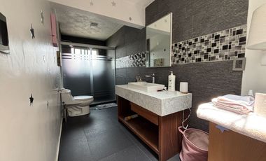 CASA EN FRACCIONAMIENTO VILLAS DEL LAGO CERCA DE PLAZA AVERANDA EN CUERNAVACA.