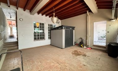 CASA EN FRACCIONAMIENTO VILLAS DEL LAGO CERCA DE PLAZA AVERANDA EN CUERNAVACA.