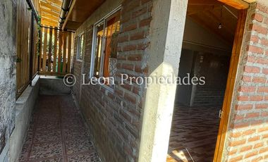 Leon propiedades vende sitio con casa y gran piscina en Lo Águila Centro, Curacaví.