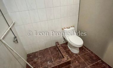 Leon propiedades vende sitio con casa y gran piscina en Lo Águila Centro, Curacaví.