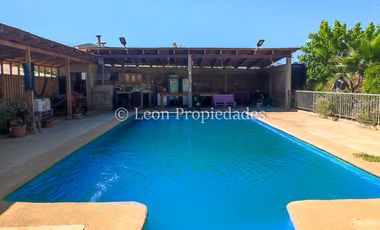 Leon propiedades vende sitio con casa y gran piscina en Lo Águila Centro, Curacaví.