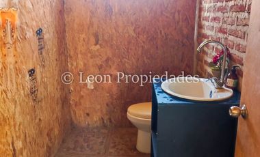 Leon propiedades vende sitio con casa y gran piscina en Lo Águila Centro, Curacaví.