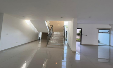 HERMOSA CASA CON ALBERCA EN MONTEBELLO MÉRIDA YUCATÁN