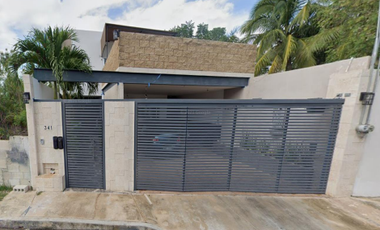 HERMOSA CASA CON ALBERCA EN MONTEBELLO MÉRIDA YUCATÁN