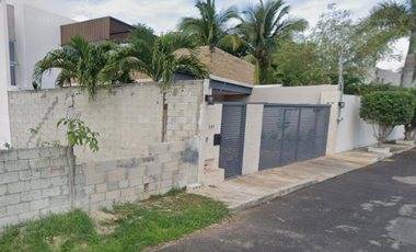 HERMOSA CASA CON ALBERCA EN MONTEBELLO MÉRIDA YUCATÁN