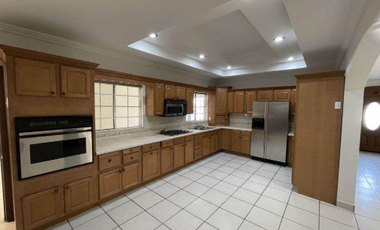 HERMOSA Y AMPLIA CASA EN FRACC VILLAS DEL PRADO MÉRIDA, PINZON II