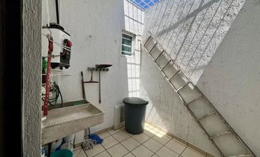 CASA 6 RECAMARAS COLONIA LOPEZ DE LAGASPI GUADALAJARA