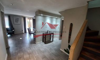 Hermosa Casa Dos Pisos Aislada con 4 Dormitorios, 2 Baños, Microbarrio Larapinta, Comuna de Lampa