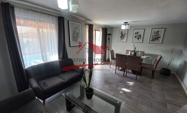 Hermosa Casa Dos Pisos Aislada con 4 Dormitorios, 2 Baños, Microbarrio Larapinta, Comuna de Lampa