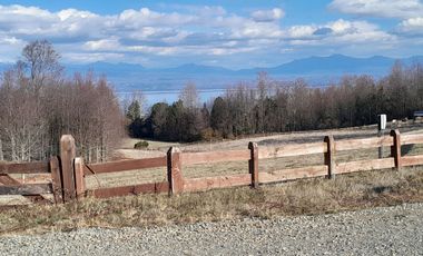 Parcelas al norte del lago Villarrica, en futura carretera a Pucón