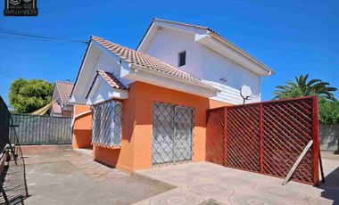 Se arrienda amplia casa independiente en Villa Terracruz, comuna de La Cruz.