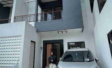 Dijual Rumah Baru Full Furnished ada Kolam Renang dan Rooftop di Slipi